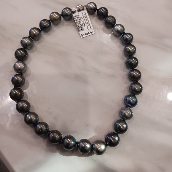Cultured Black Tahitian Pearl Necklace - Picture 4 of 6